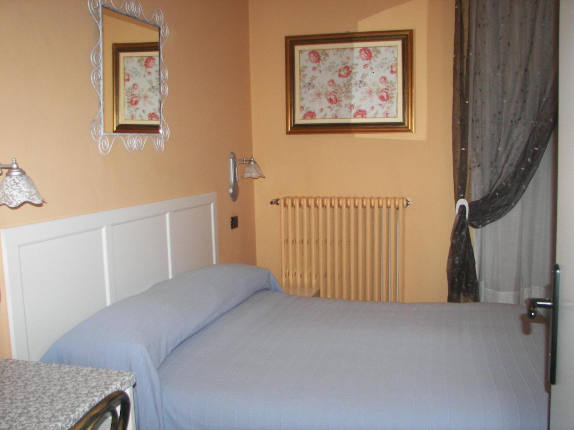 Albergo Sangrila Lanzo Torinese Exterior photo