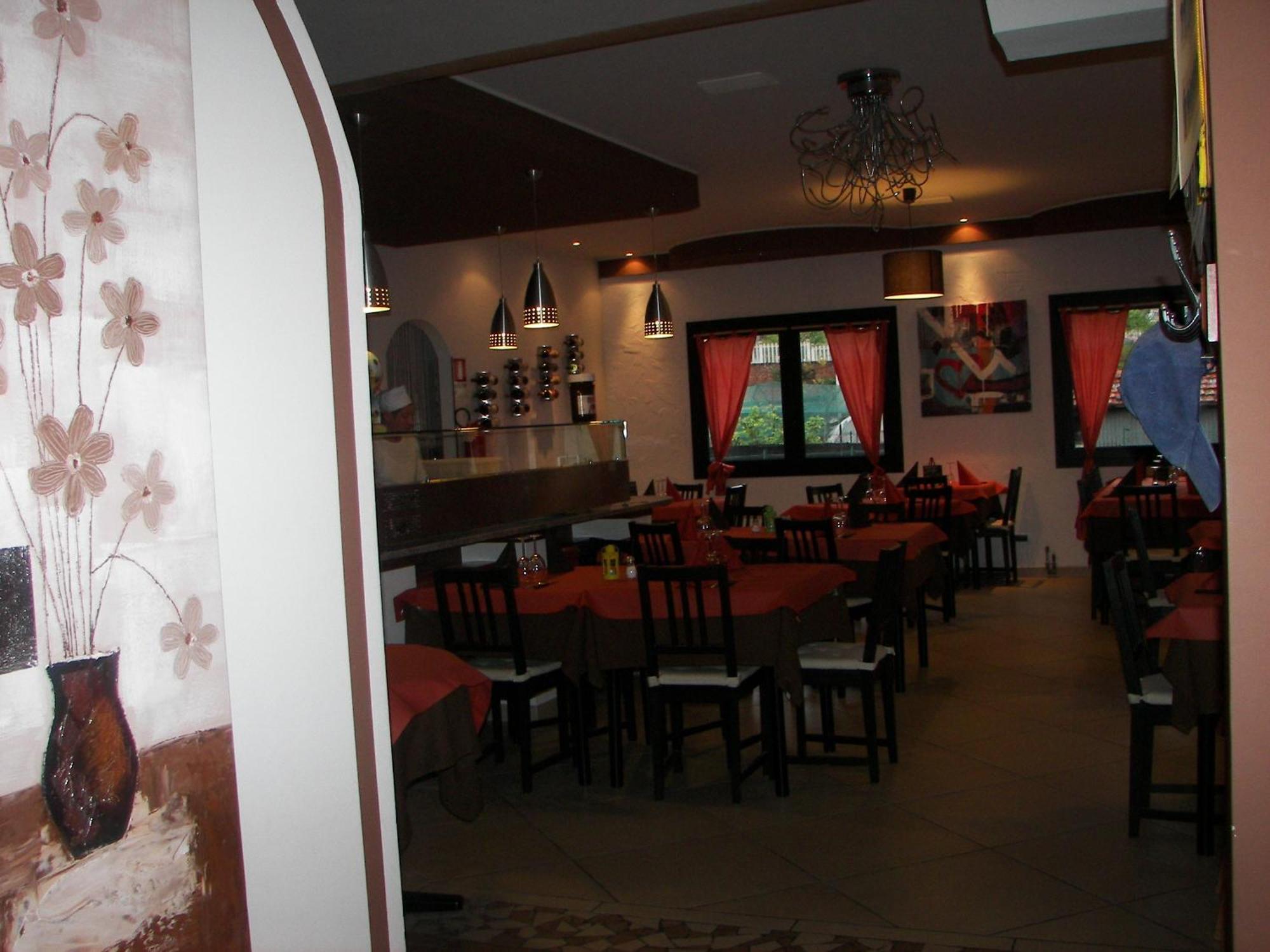 Albergo Sangrila Lanzo Torinese Exterior photo