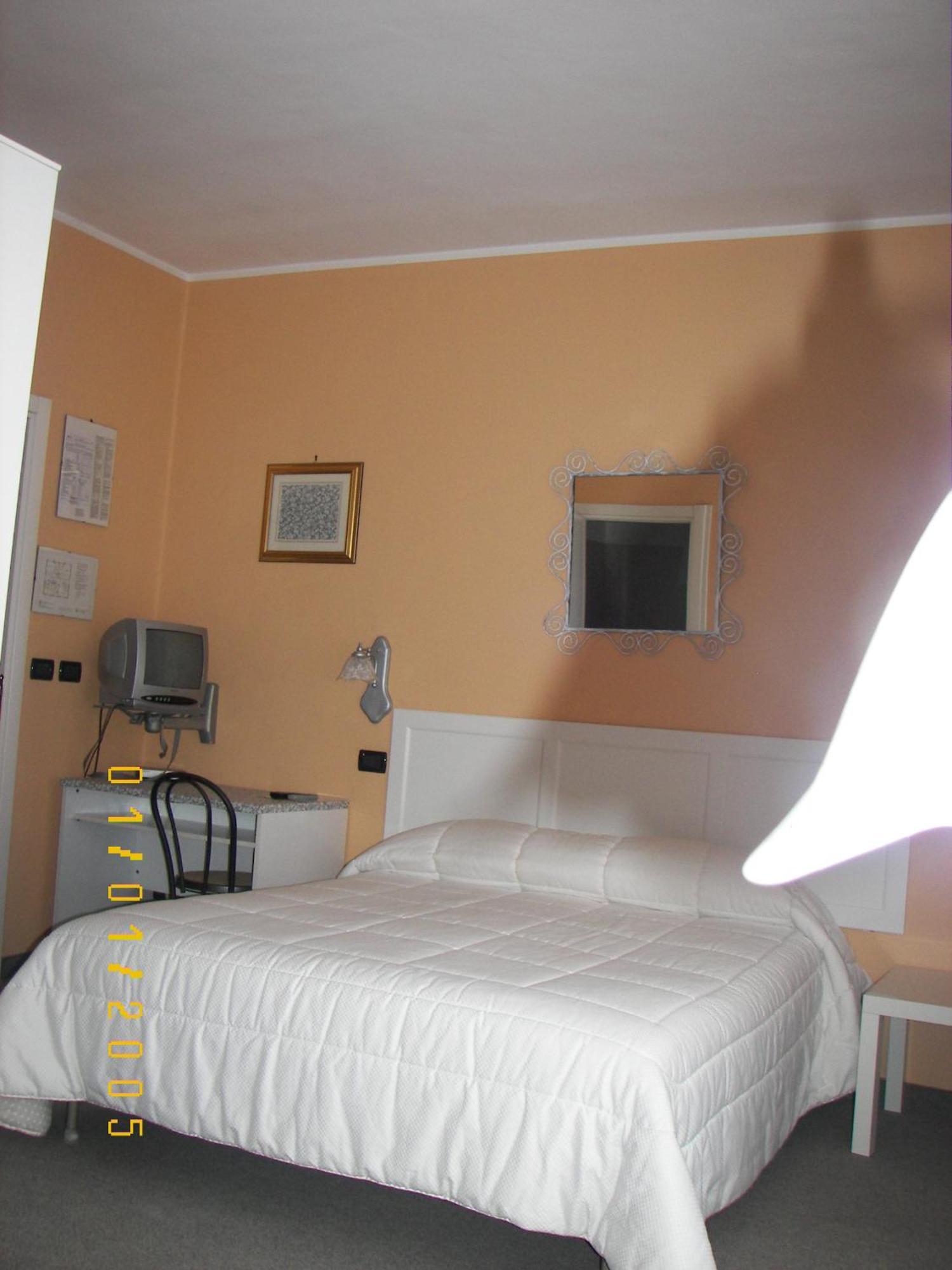 Albergo Sangrila Lanzo Torinese Exterior photo