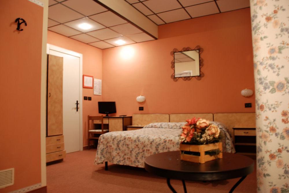 Albergo Sangrila Lanzo Torinese Exterior photo